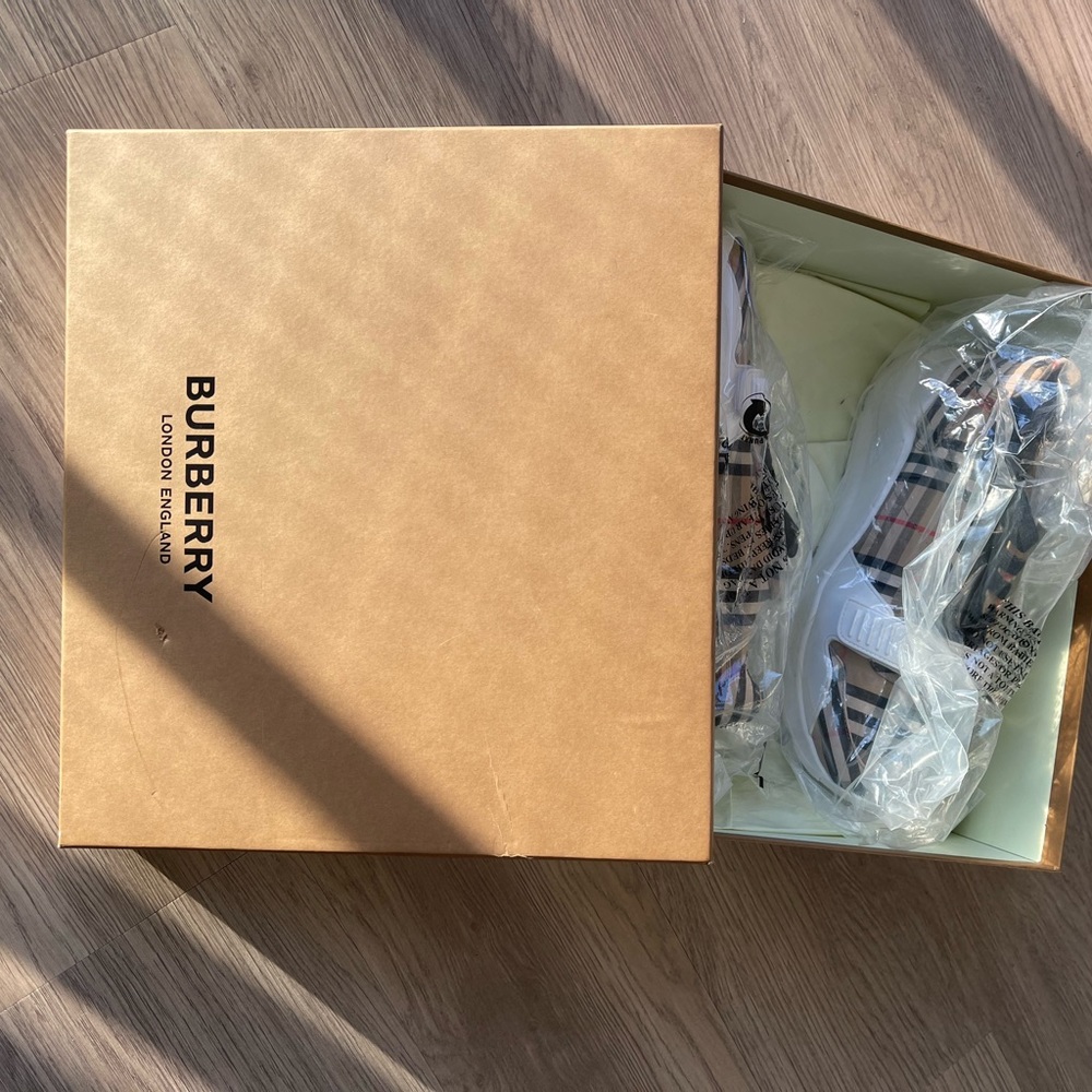 Burberry Men Trainers Size 45 - Picture 2 of 7